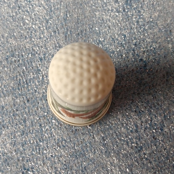 Franklin Porcelain 1979 Thimble Birds Flowers Ruby-Throated Hummingbird - Picture 3 of 4